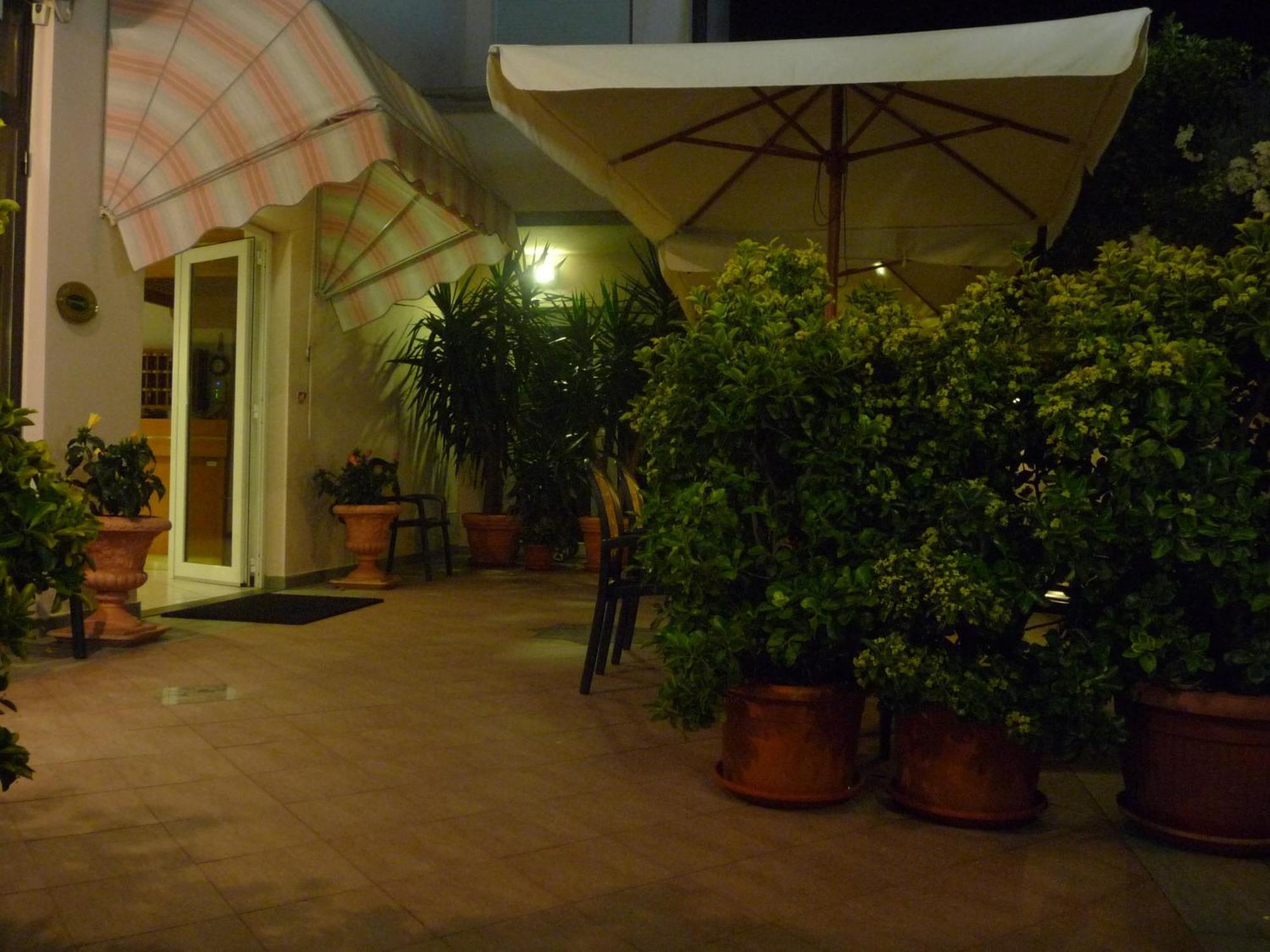 Hotel Prestige Lido di Camaiore Exterior photo
